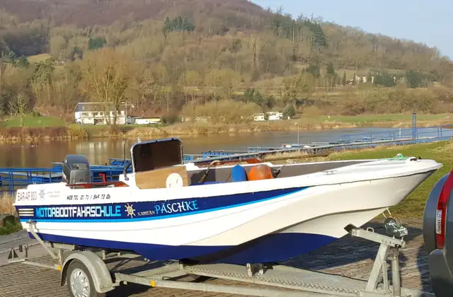 Motorbootfahrschule: Foto 3