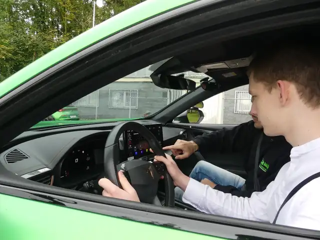 Joshis Fahrschule: Foto 1
