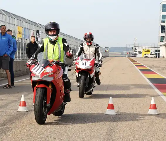 Fahrschule Pretty Fast: Foto 2