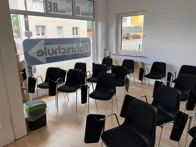 Fahrschule Kreuzer Bielefeld - Dein Weg zum Führerschein: Foto 5