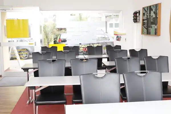 Höhle Walter u. Dagmar Fahrschule: Foto 1