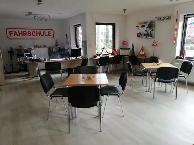 Heußen Reinhard Fahrschule: Foto 1