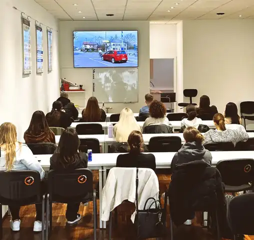 Kompass die Fahrschule: Foto 3
