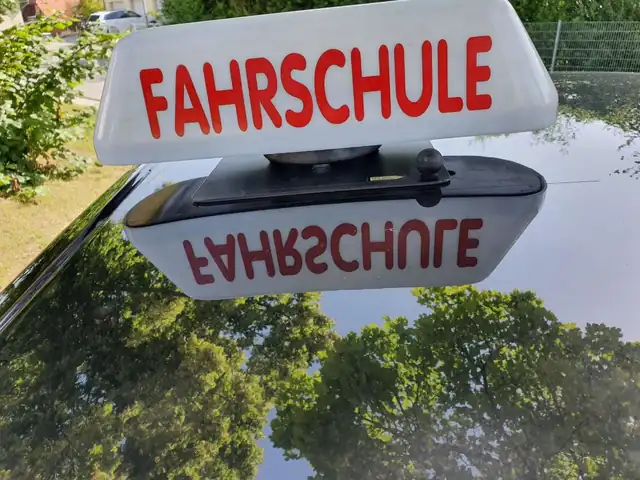 Garage Tom und Steph's Fahrschule: Foto 4