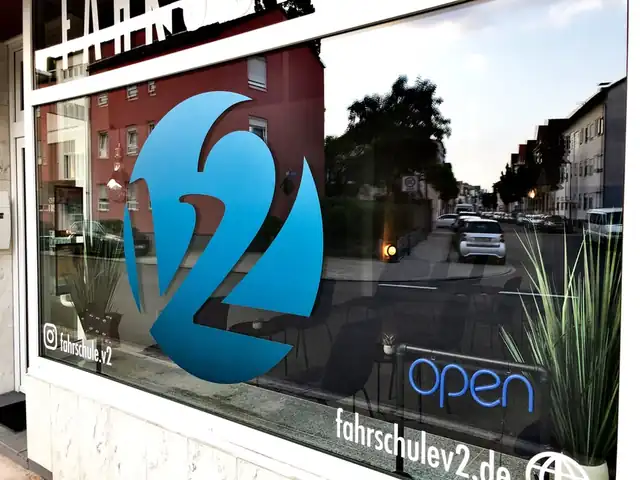 Fahrschule v2 GmbH: Foto 1