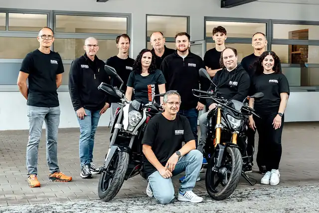 DIE AUTOHAUS FAHRSCHULE, direkt im ahg Autohaus Böblingen: Foto 2