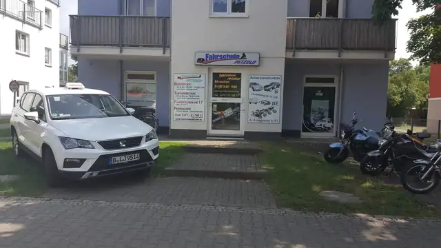 Fahrschule Petzold *Auto- und Motorradfahrschule*: Foto 1