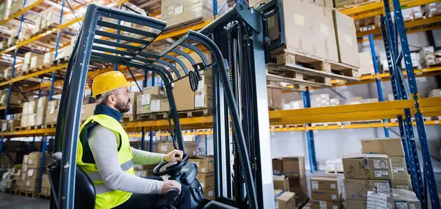 Ausbildung zum/zur Fahrer/in für Flurförderzeuge: Foto 2