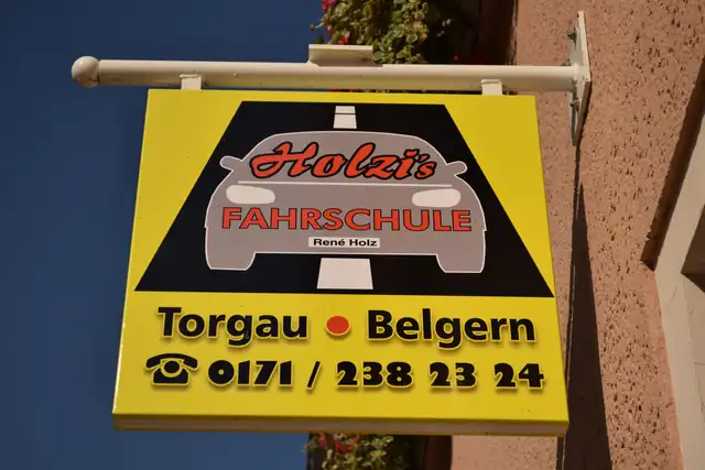 Holzis Fahrschule: Foto 1