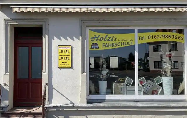Holzis Fahrschule: Foto 5