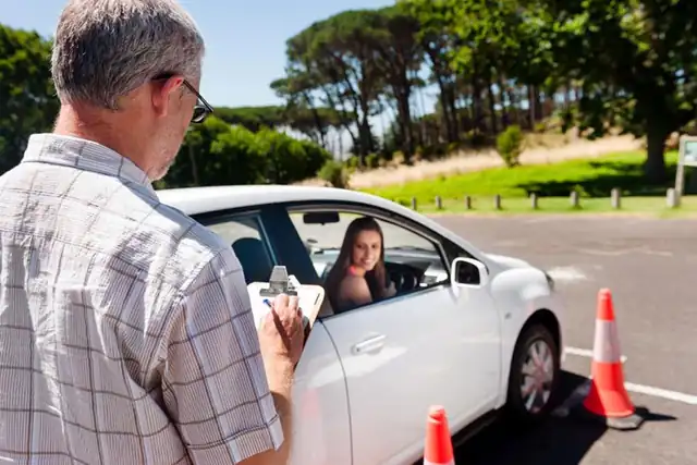 Fahrschule You Drive: Foto 1