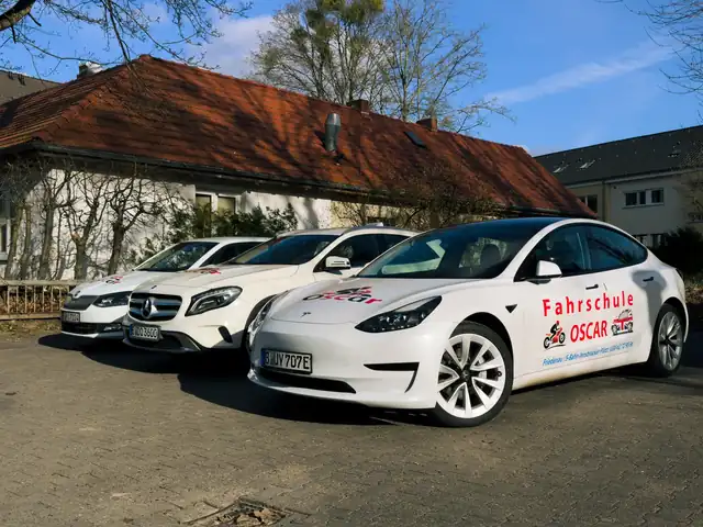 Fahrschule Oscar, The English Driving School: Foto 1