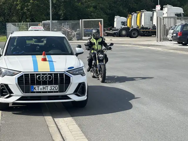 Fahrschule Trump: Foto 3