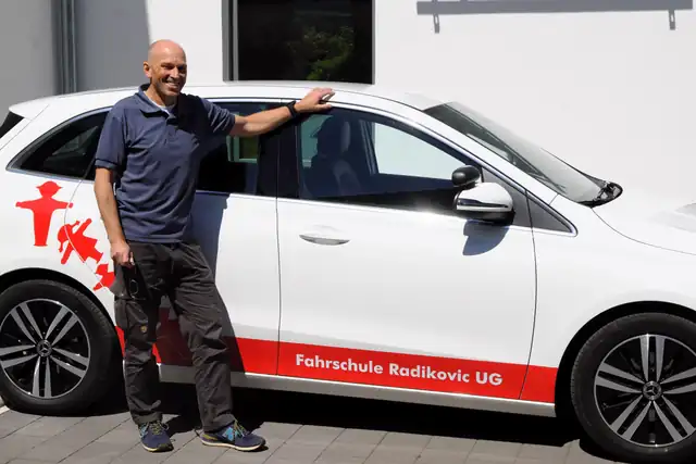 Fahrschule Radikovic UG: Foto 1