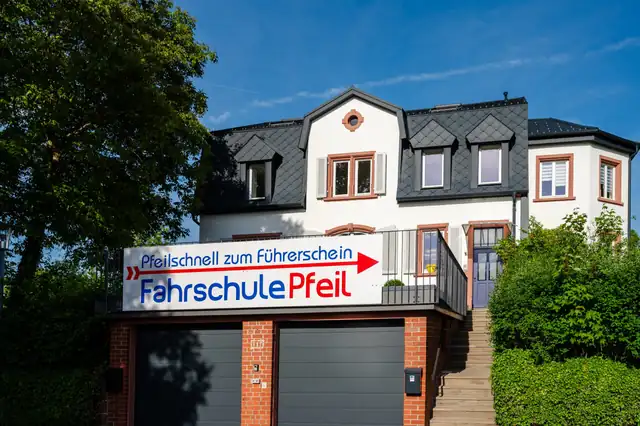 Fahrschule Pfeil: Foto 1