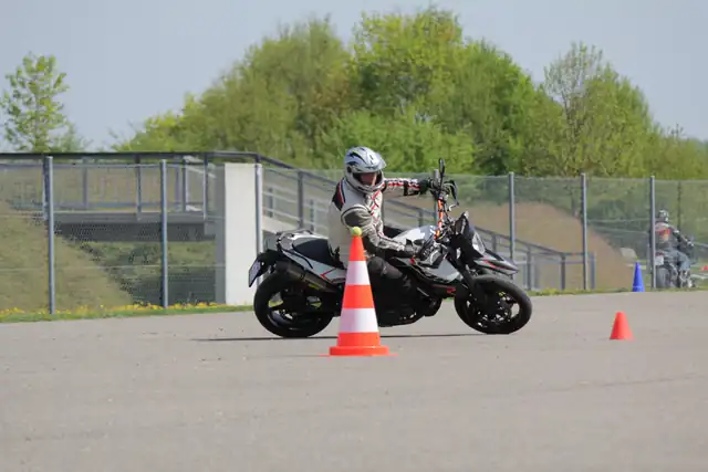 Weiss Fahrschule: Foto 1